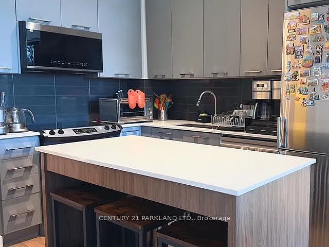 9471 Yonge St #205 — Photo 6