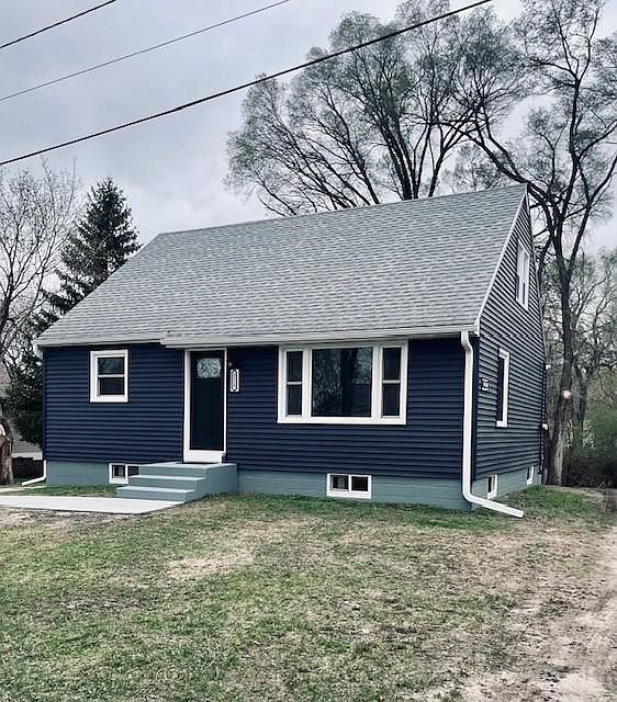 1st image of 2115 E River Rd NE