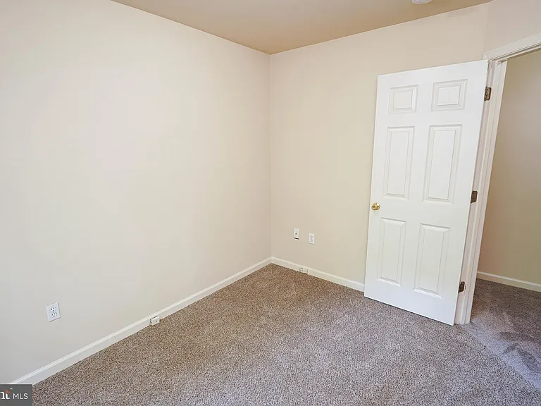 935 Queen Ave — Photo 30