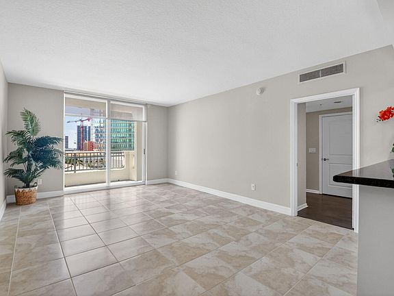 4th image of 403 S Sapodilla Avenue #511