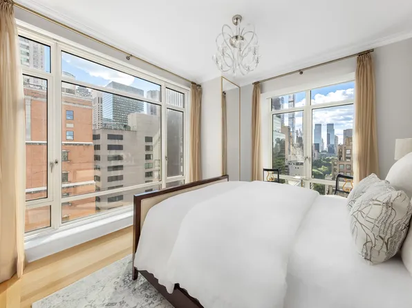 520 Park Avenue image 13 of 21