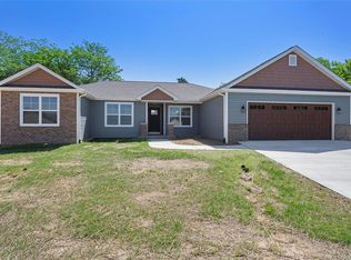 901 Oak Creek Ln, Waterloo, IL 62298