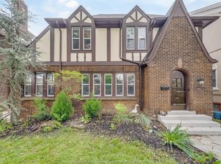 952 Victoria Ave, Windsor, ON N9A 4N4