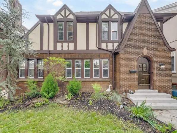 952 Victoria Ave, Windsor, ON N9A 4N4