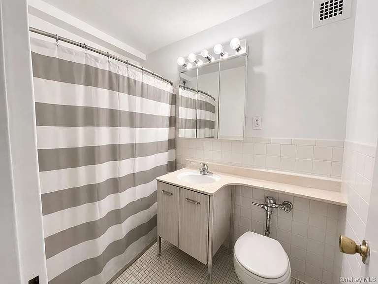 16 Lake St #4E — Photo 12