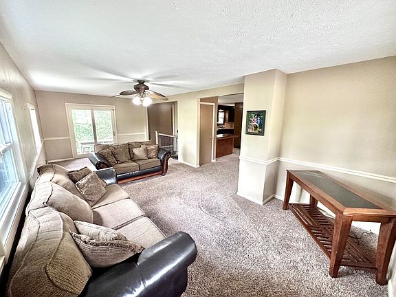 5th image of 300 Sanders Dr