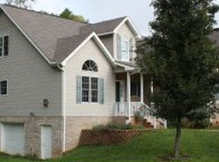 804 Glen Oaks Ct, Johnson City, TN 37615
