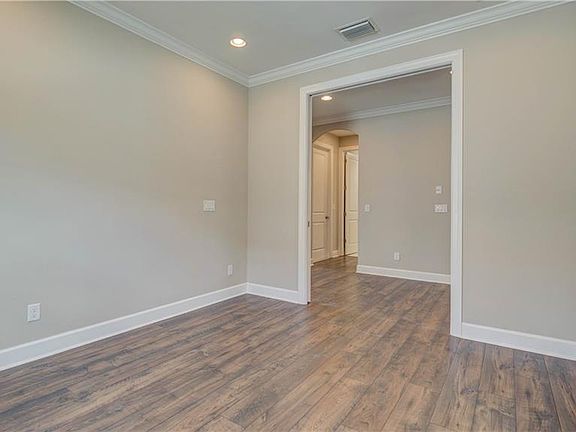 4th image of 3095 Forsythia Dr