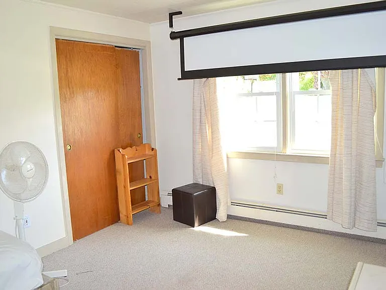 64 Hemlock Ave — Photo 10