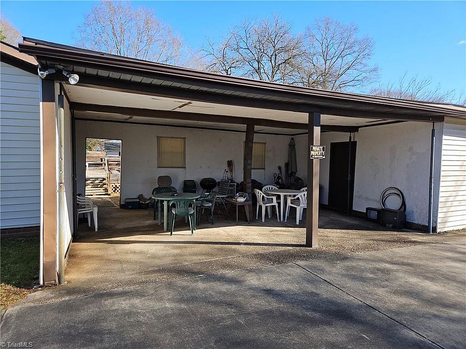 2nd image of 1202 Ellerbe Ct