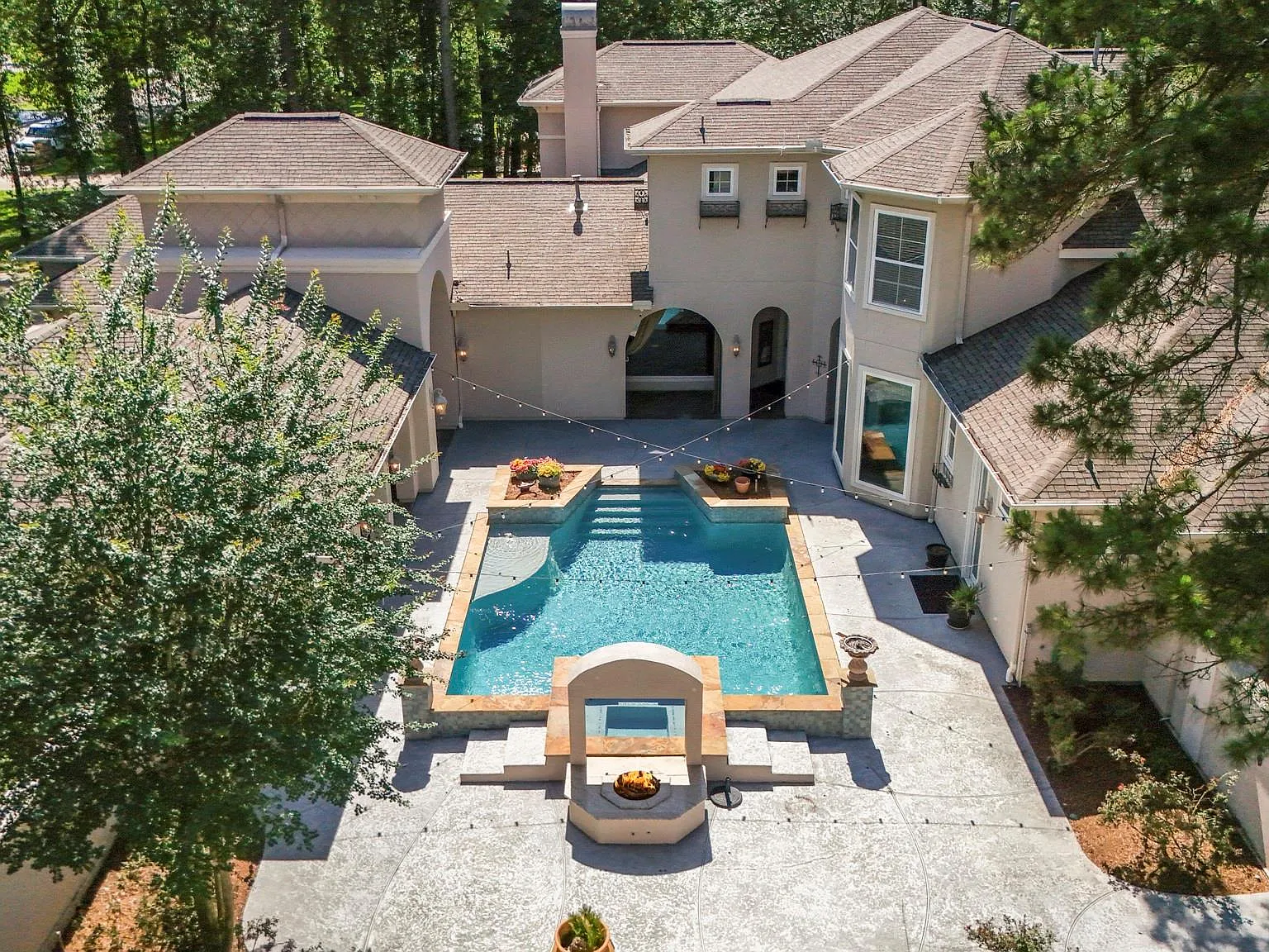 5 bed, 5.5 bath, 5833 sqft, $6,500 — Photo 3