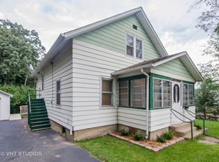 672 E Chicago St, Elgin, IL 60120