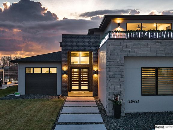 2nd image of 28421 Laurel Circle Valley NE