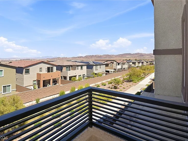 254 Walsh Peak Ave — Photo 4