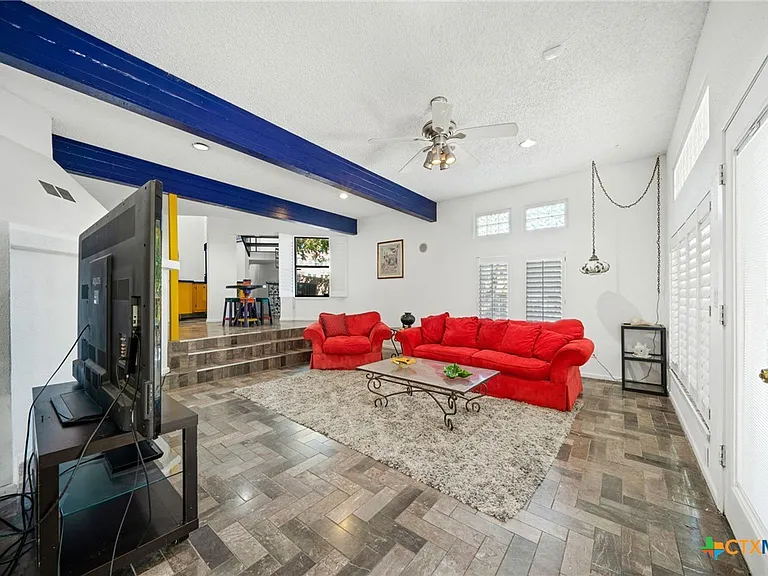 590 Cross River St — Photo 4