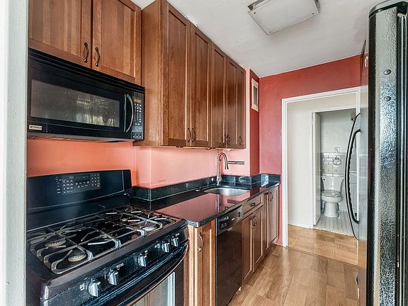 4th image of 225 Saint Pauls Ave APT 11D
