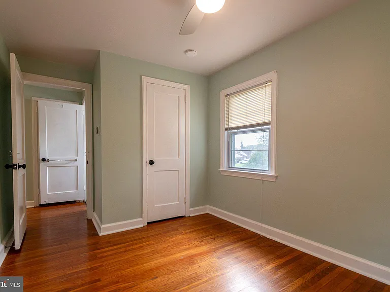 526 Michell St — Photo 17