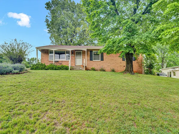 4526 Vest Dr, Roanoke, VA 24018