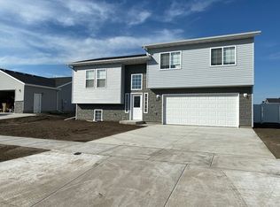 46 Olive Tree Cir, Minot, ND 58703