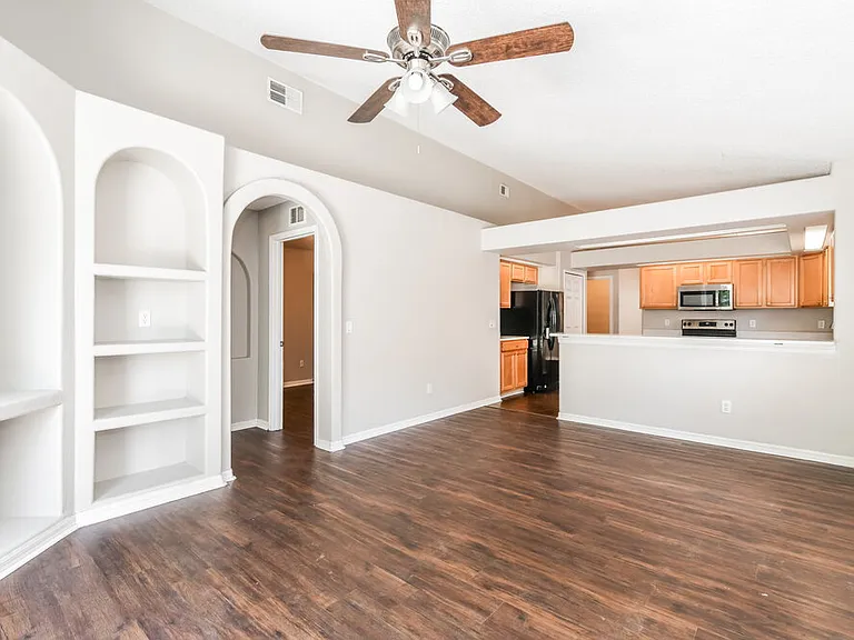 16329 Coopers Hawk Ave — Photo 9