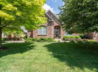 18 Stonebrook Ct, Bloomington, IL