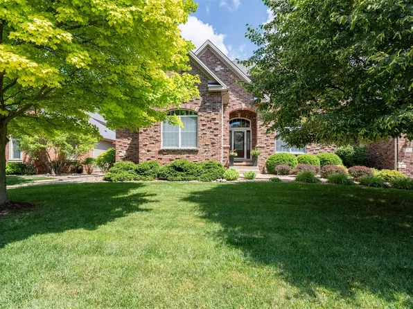 18 Stonebrook Ct, Bloomington, IL 61704