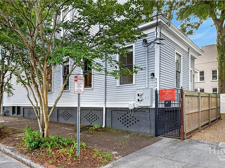 902 Barnard St — Photo 3