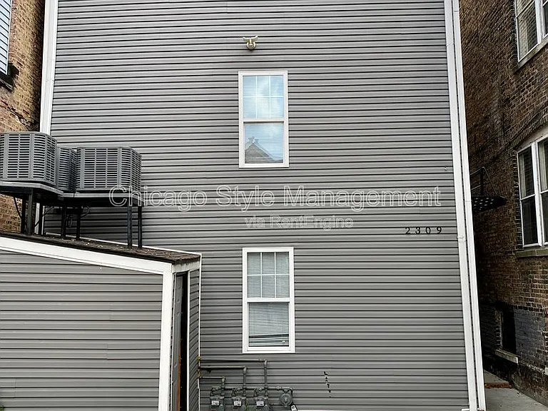 2309 S Sacramento Ave #1 — Photo 2