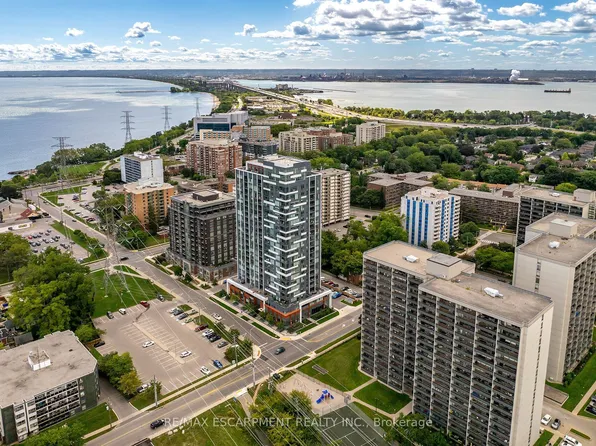 500 Brock Ave #2105, Burlington, ON L7S 1M8