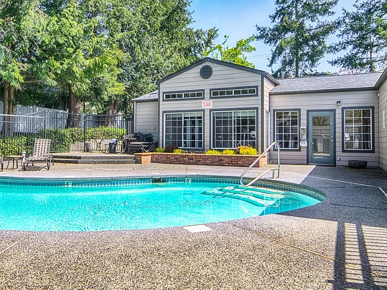 Novela Apartment Homes Shimmering Pool in Daytime