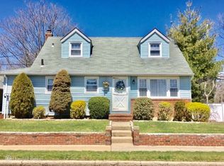95 Driving Park Ave, Lynbrook, NY 11563