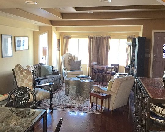 4th image of 3042 S Beverly Dr