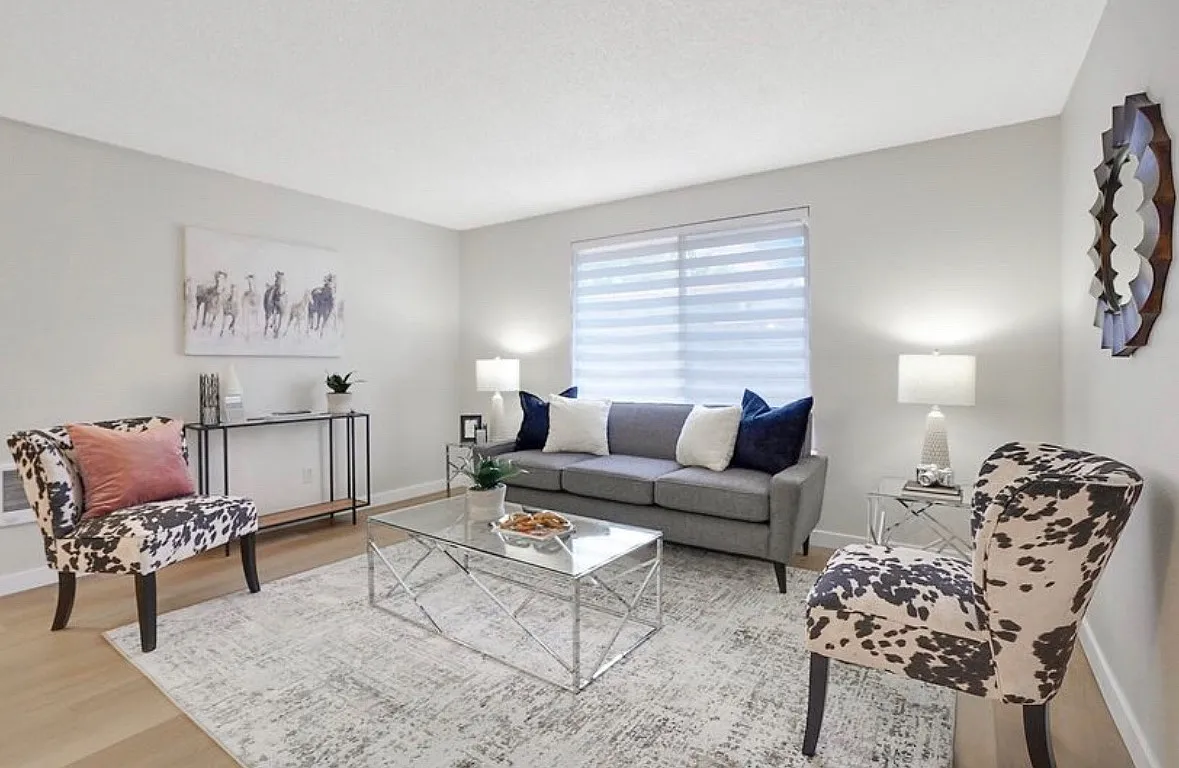 2347 Lee St SE — Photo 2