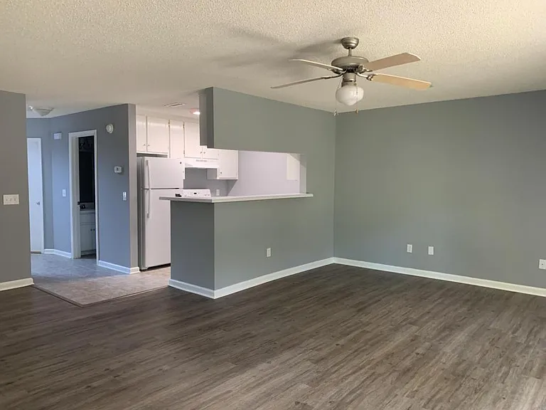 104 Commons Dr — Photo 3