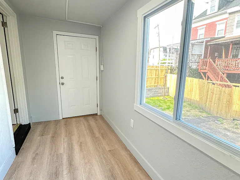 209 Mary St — Photo 10