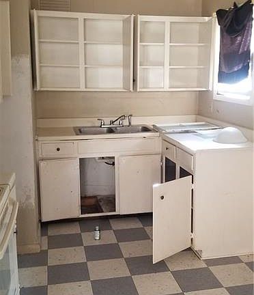 3rd image of 915 Southside Dr