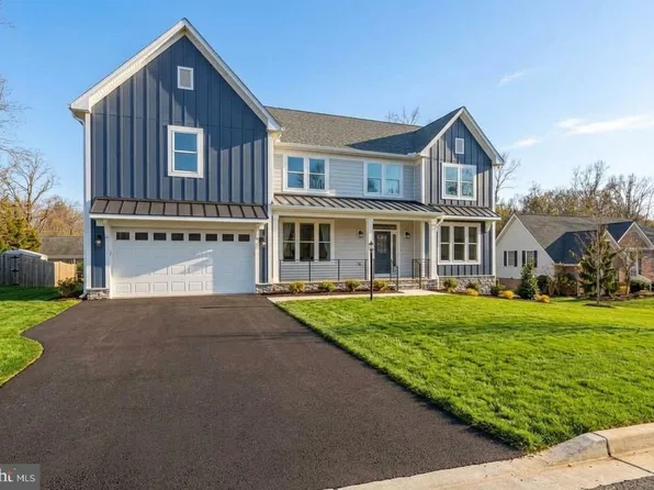 3410 Burrows Ave, Fairfax, VA 22030