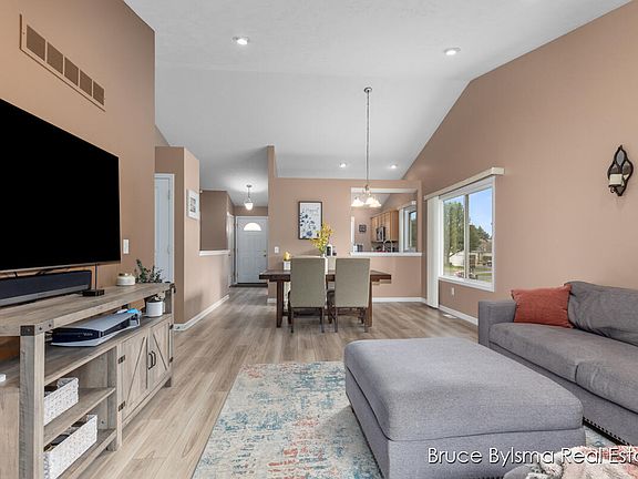 4th image of 1170 La Paloma Dr SW
