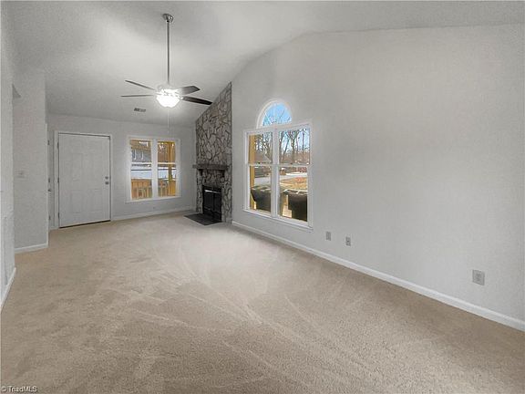 3rd image of 3207 Argyle Ln