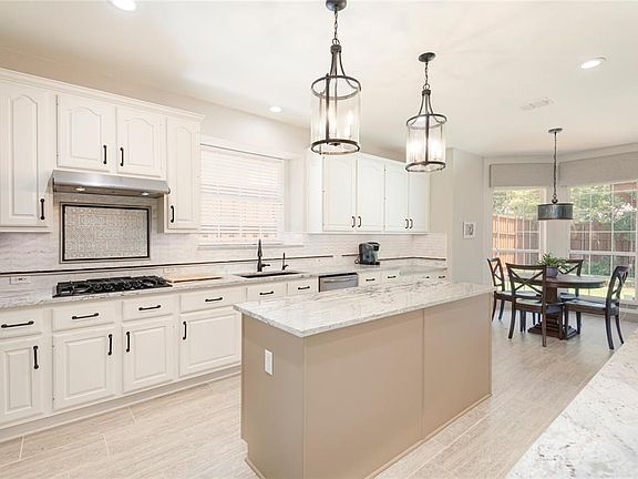 3rd image of 411 Woodbridge Dr