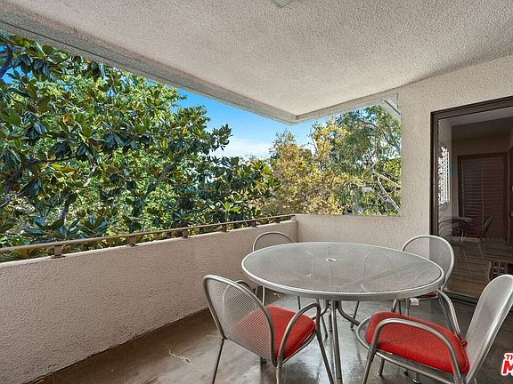 5th image of 651 Wilcox Ave Unit 3G