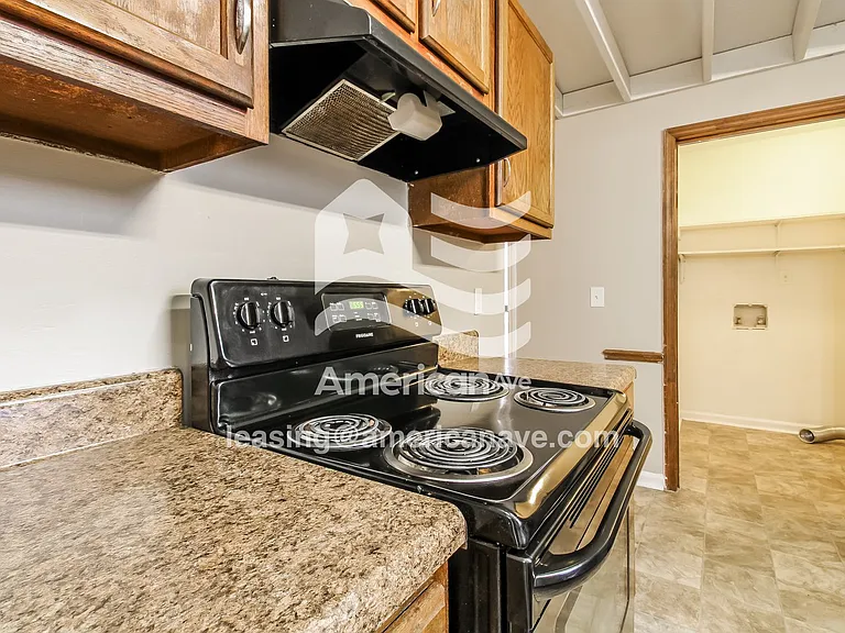 1395_004_kitchen_5.jpg