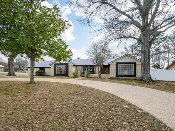 132 Meadowbrook Dr, Mineola, TX 75773