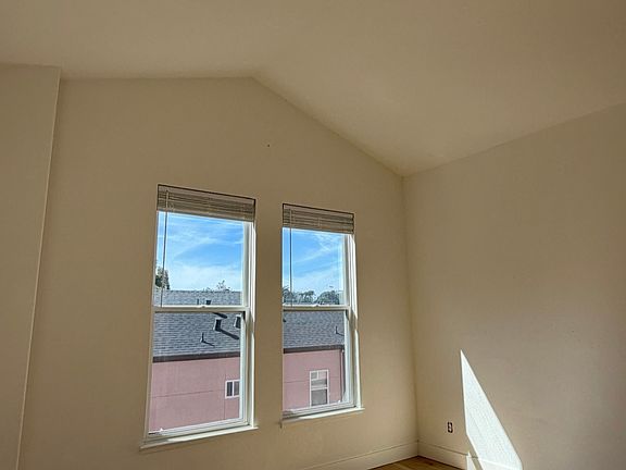 5th image of 235 Stoneridge Ln