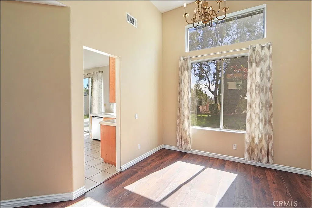 4 bed, 2.5 bath, 1900 sqft, $5,200 — Photo 4