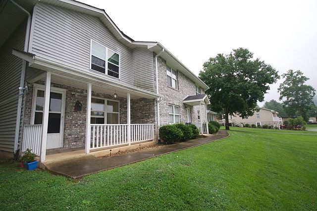 3315 Sandy Dr, Hendersonville, NC 28792