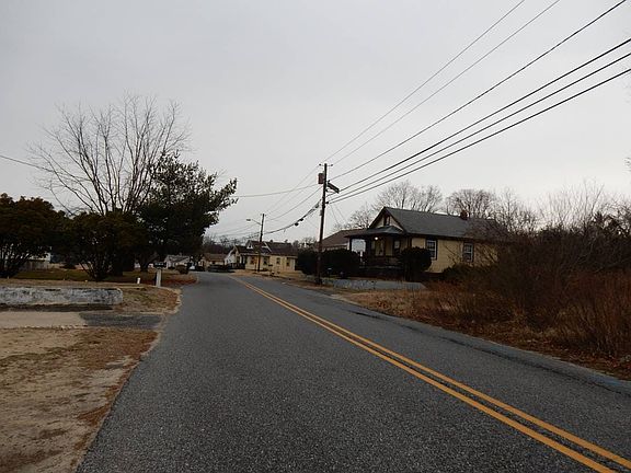 5th image of 1054 Mail Ave