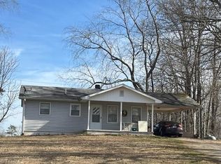 309 N York Rd, Mount Airy, NC 27030