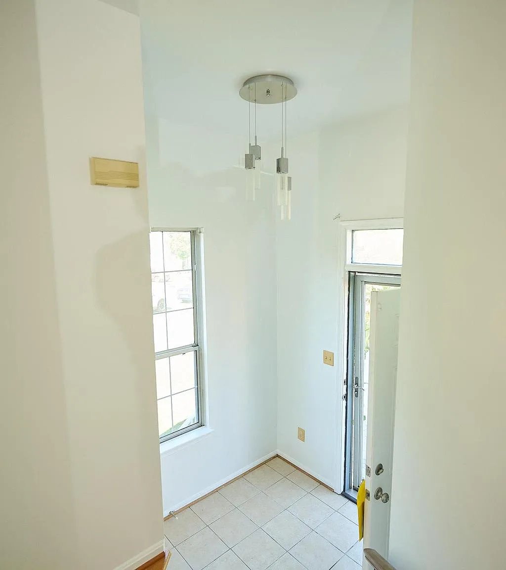 3 bed, 2.5 bath, 1762 sqft, $2,800 — Photo 2