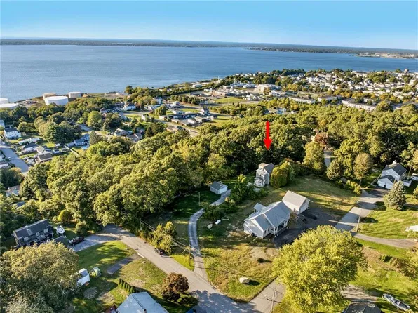 126 Hilton St, Tiverton, RI 02878